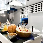 Club Aparthotel 4*